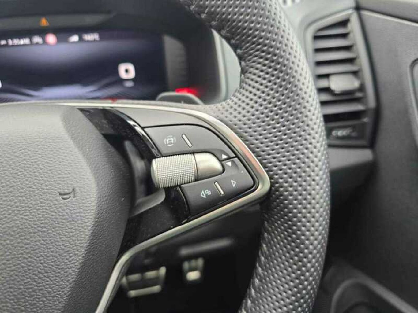 SKODA Karoq SUV 1.5 TSI (150ps) SportLine ACT