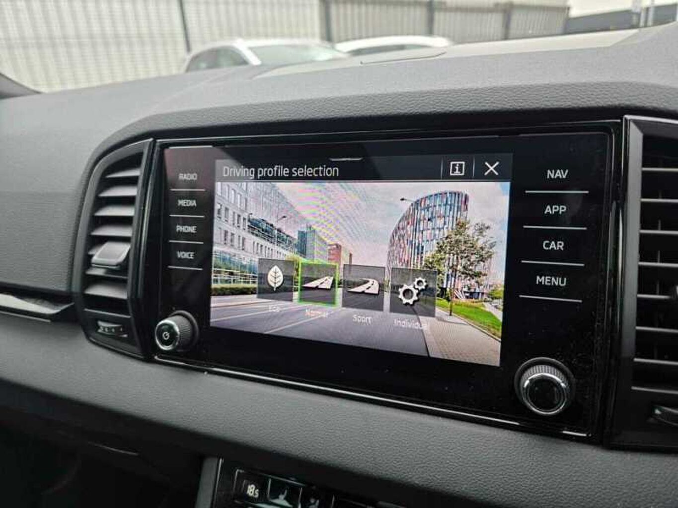 SKODA Karoq SUV 1.5 TSI (150ps) SportLine ACT
